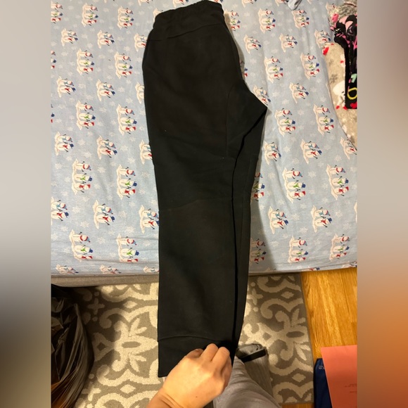 2 pairs women’s Nike tech, fleece size, large, navy and black gently used - Picture 7 of 7